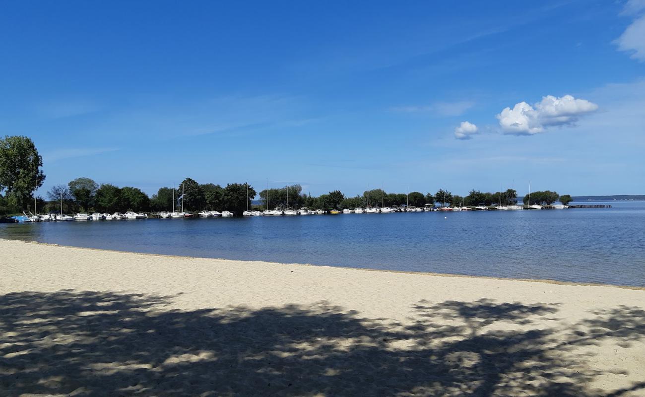Photo de Port du pavillon Plage avec sable beige de surface