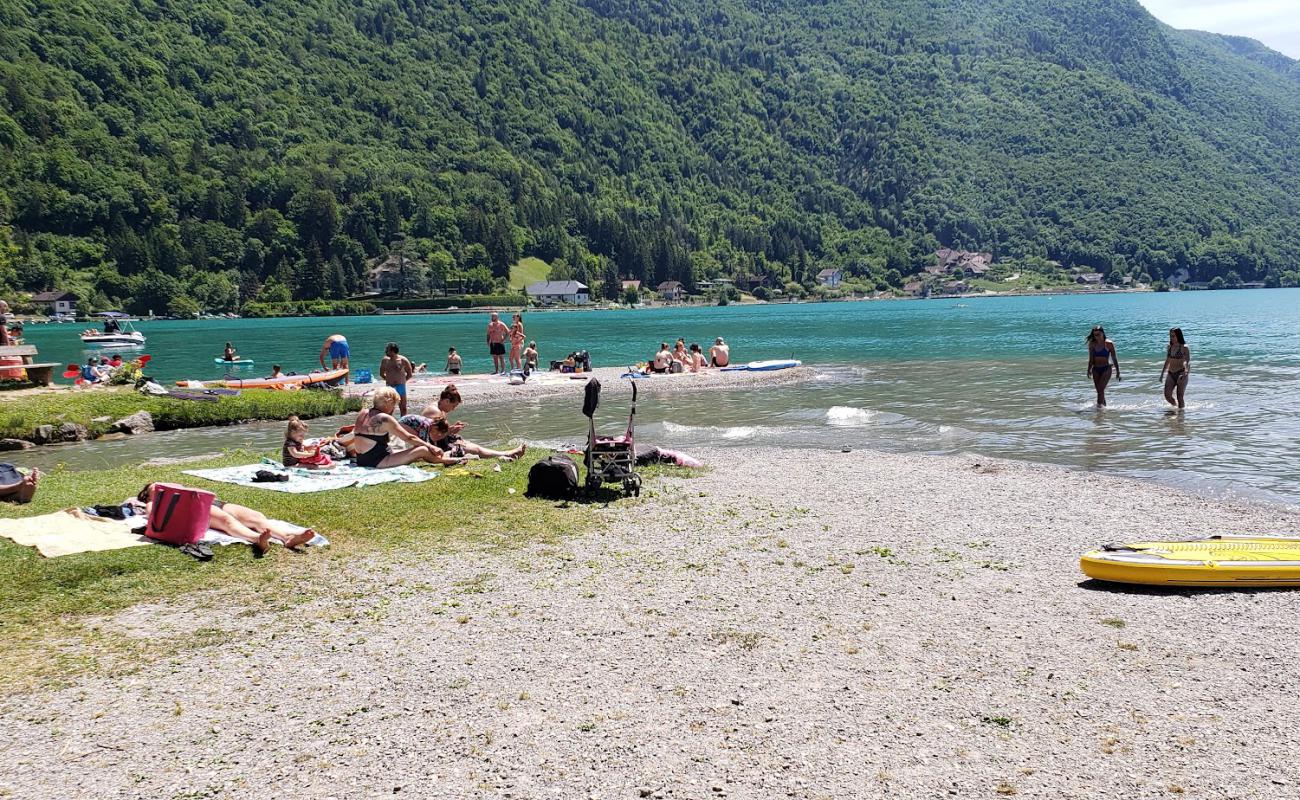 Photo de Plage d'Angon avec petits galets gris de surface