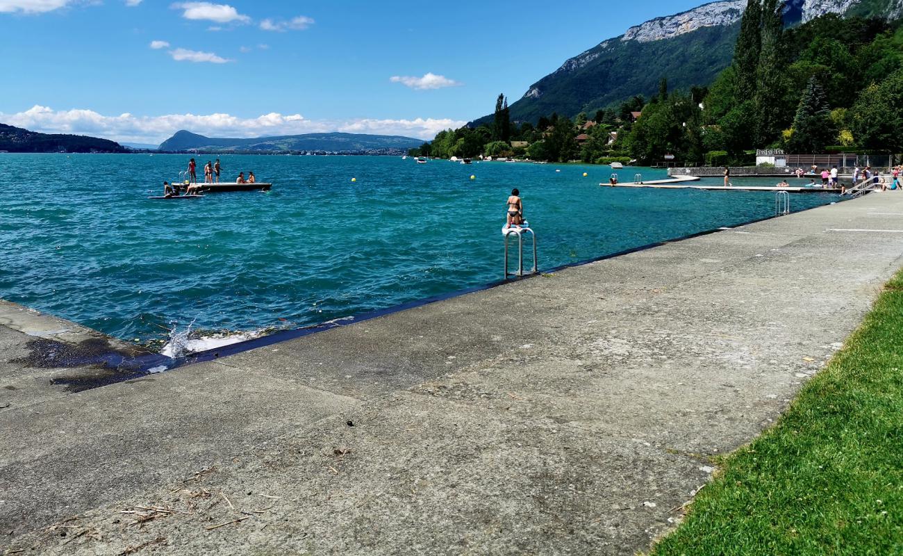 Photo de Plage de Menthon Saint Bernard avec béton de surface