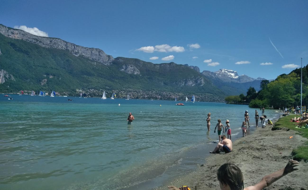 Photo de Plage des Marquisats avec petits galets gris de surface