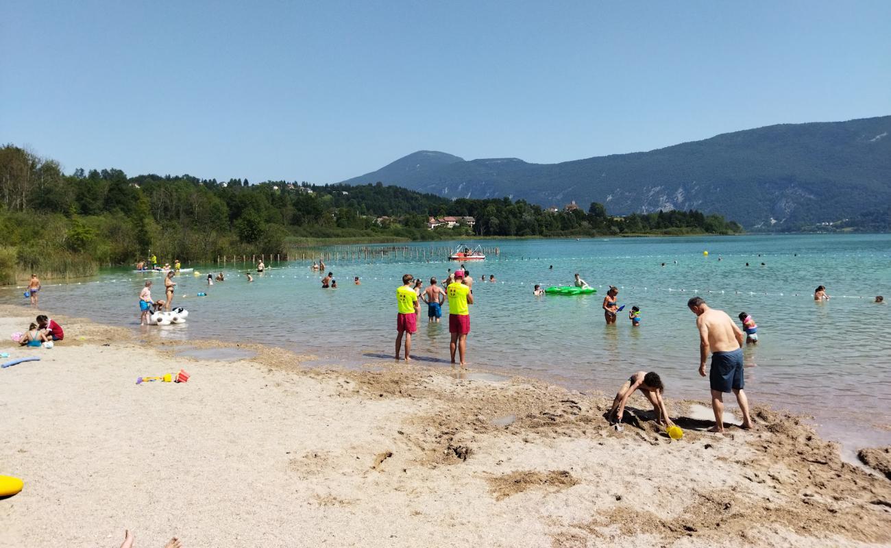 Photo de Lepin La Plage avec sable lumineux de surface