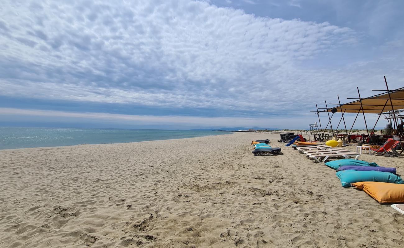 Photo de Leucate Plage avec sable lumineux de surface