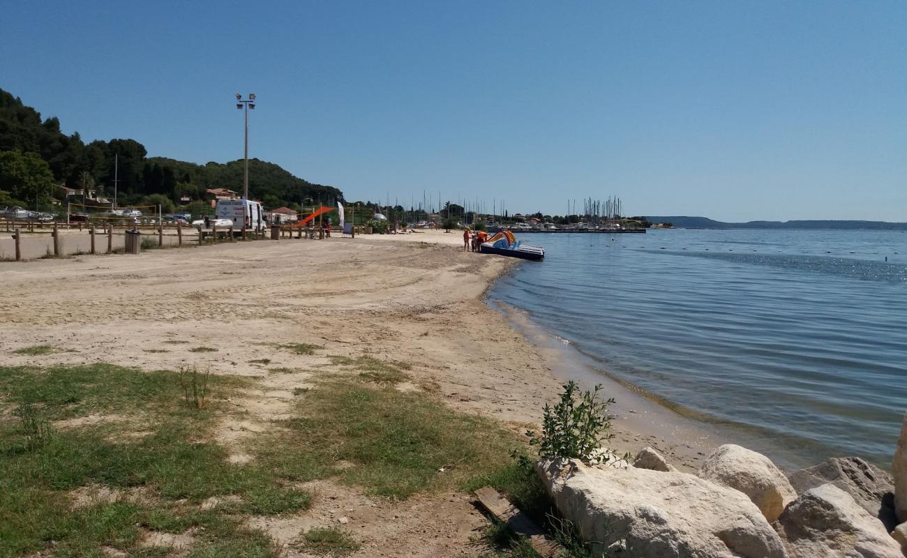 Photo de Plage Des Cabassons avec sable beige & galets de surface