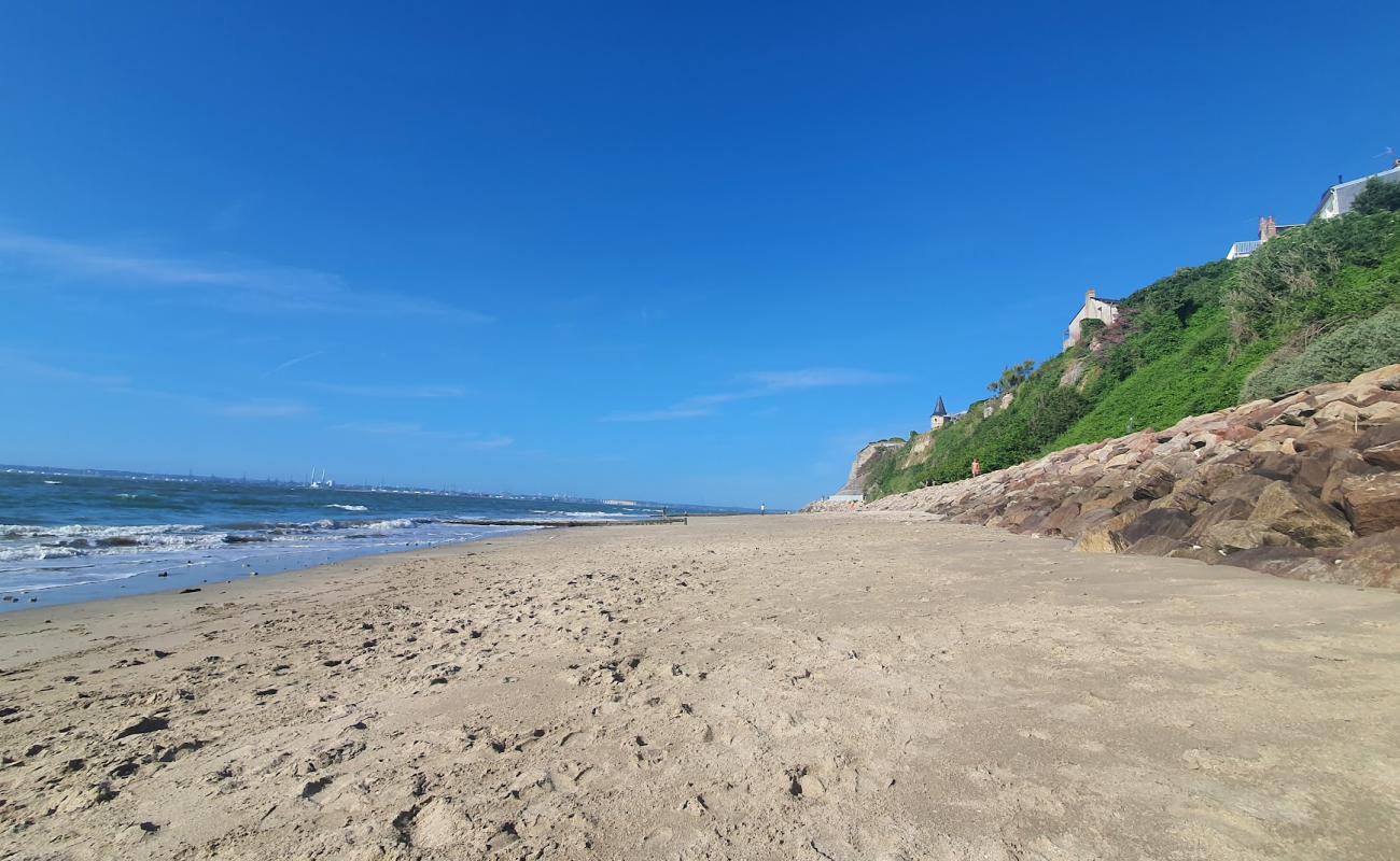 Photo de Plage de Villerville avec sable lumineux de surface