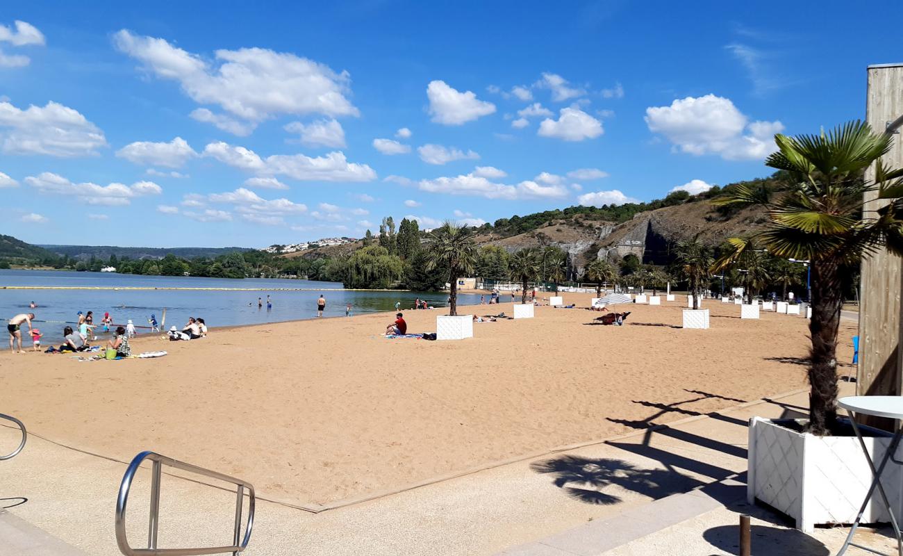 Photo de Dijon Plage avec sable lumineux de surface