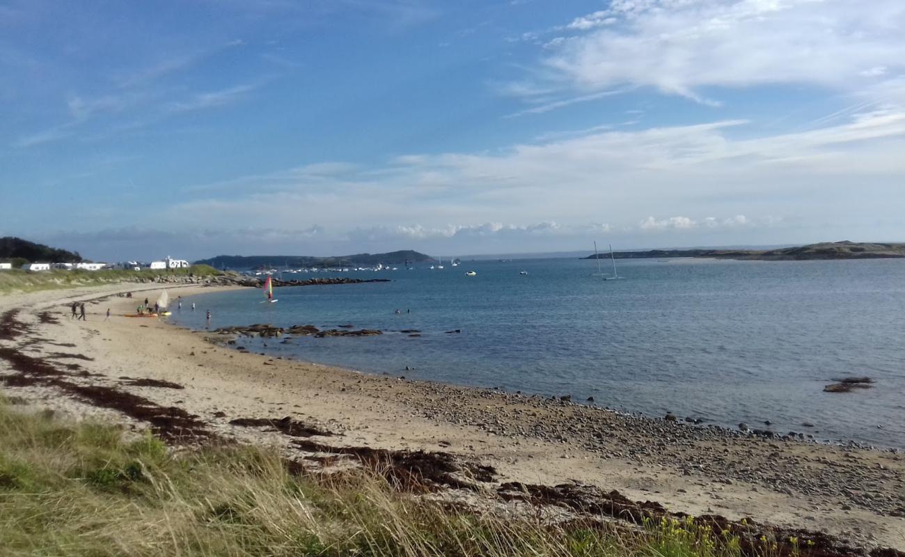 Photo de Plage du Dourlin avec sable beige & pierres de surface