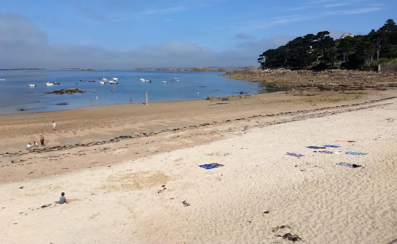 Photo de Plage de Porz Termen avec sable lumineux de surface