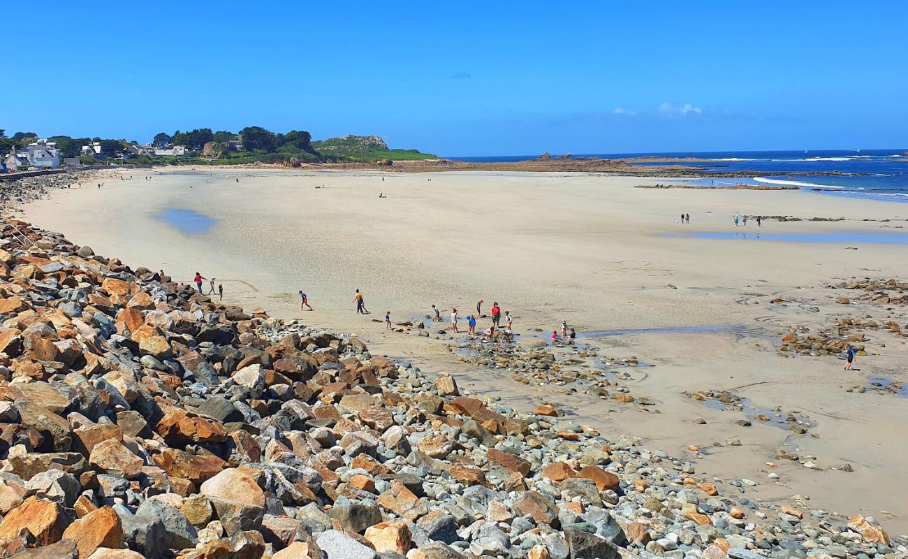 Photo de Plage de Primel avec sable lumineux de surface