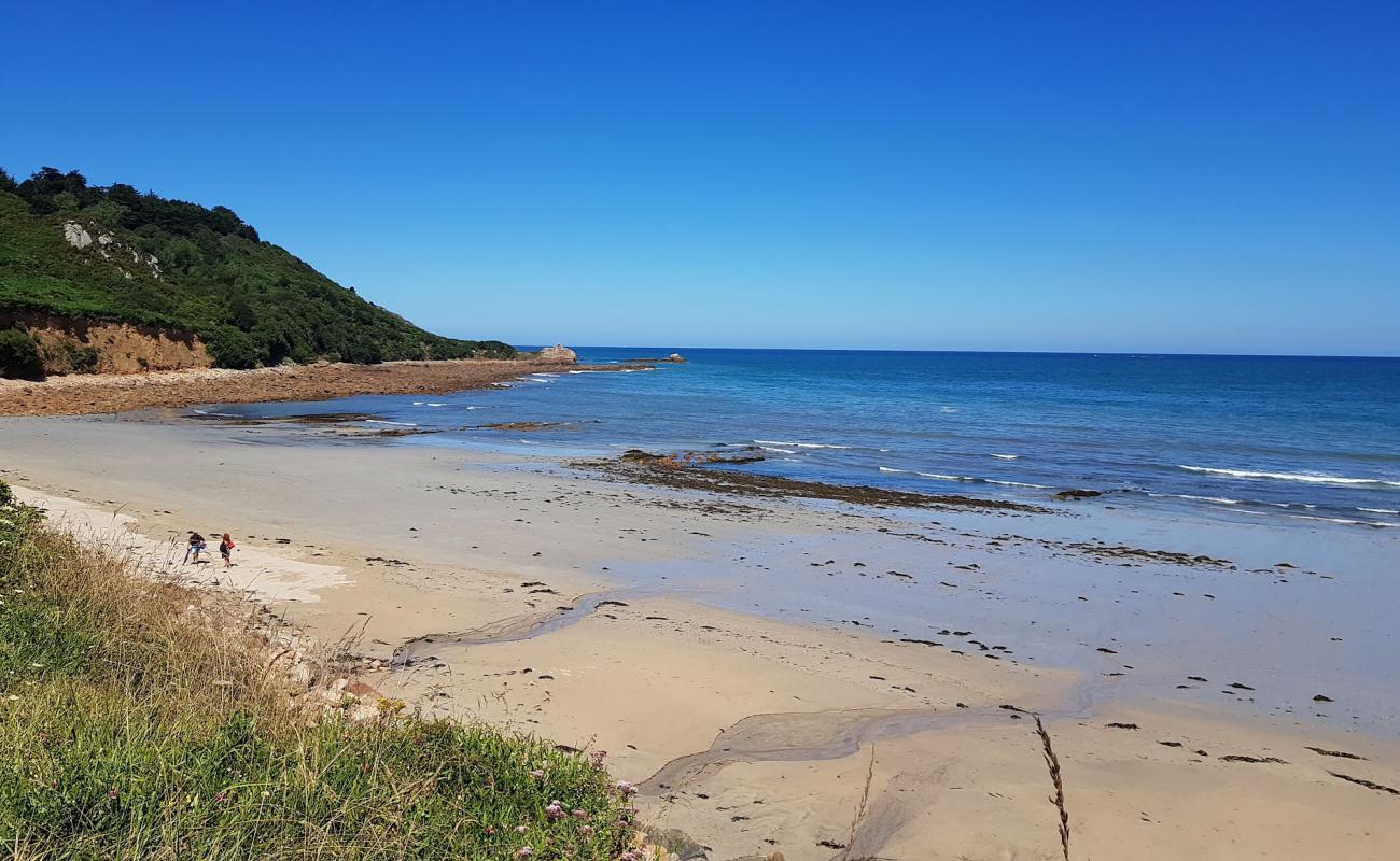 Photo de Plage de Poul Rodou avec sable lumineux de surface