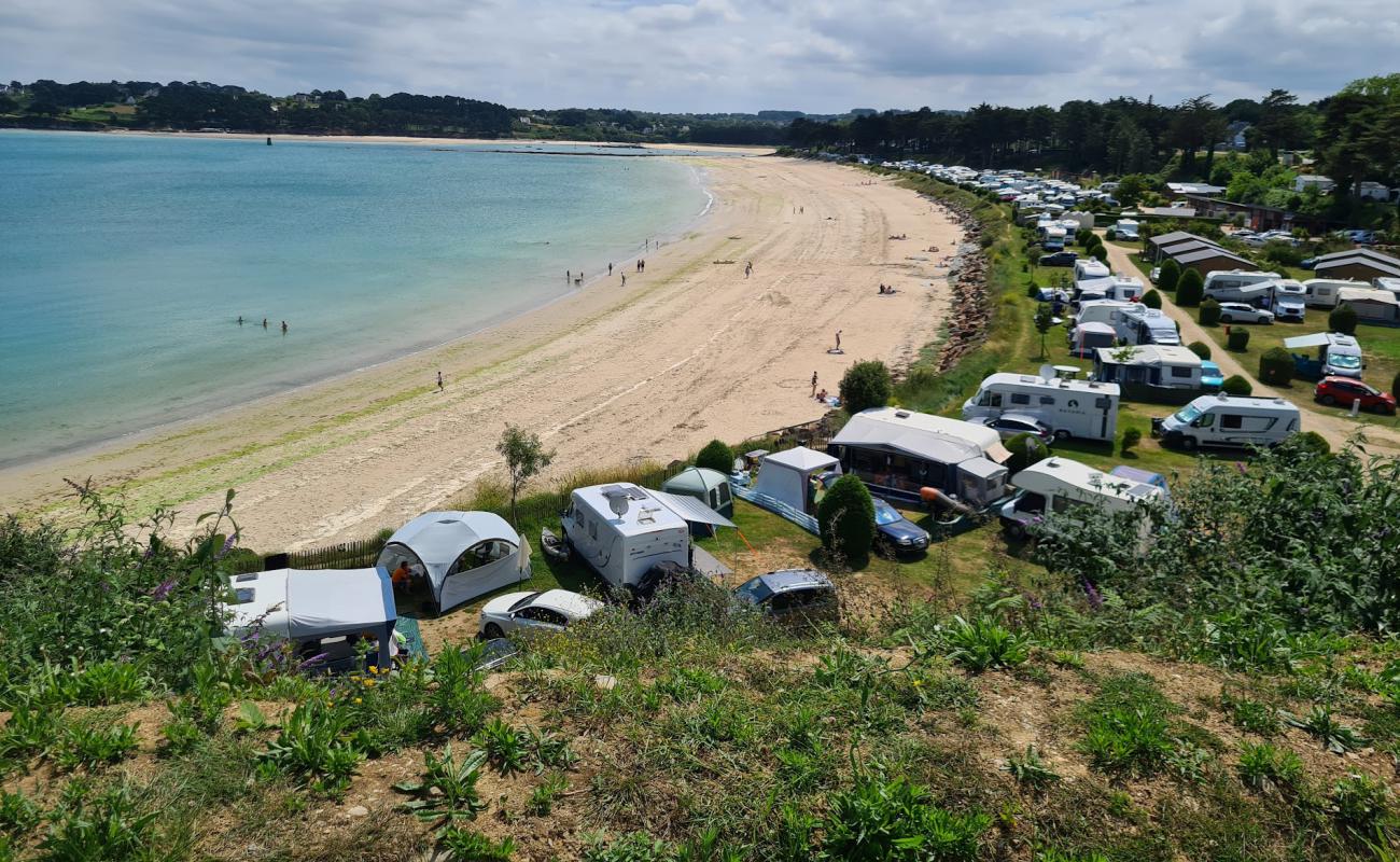 Photo de Plage du Fond de la Baie avec sable beige de surface