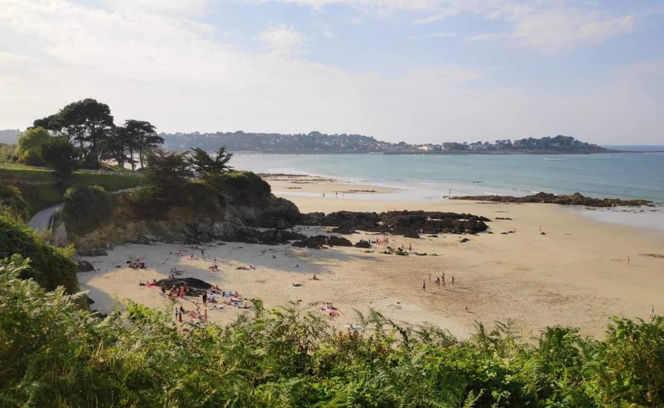 Photo de Plage des Cures avec sable beige de surface