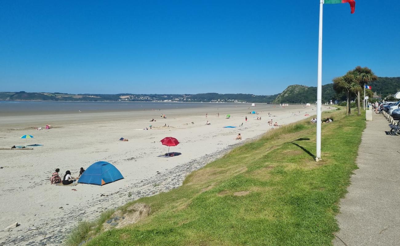 Photo de Plage Saint Efflamm avec sable beige de surface