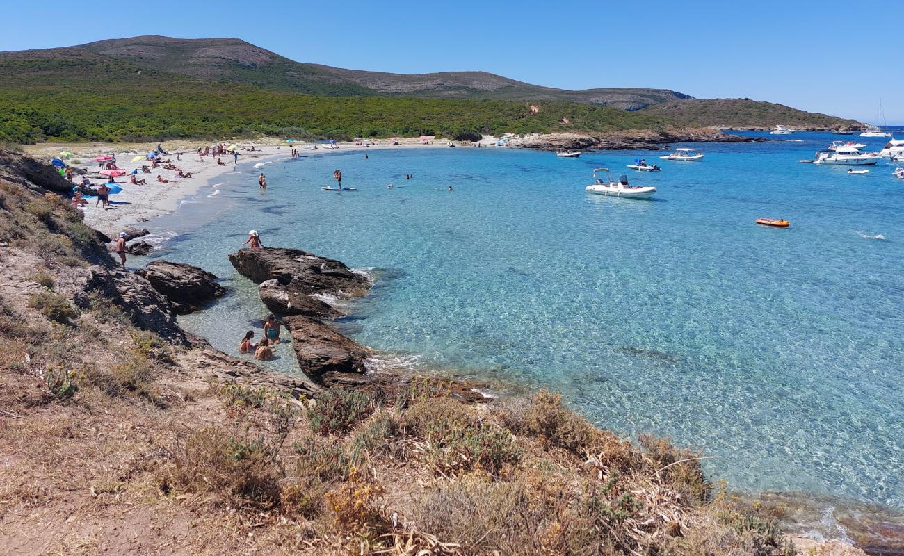 Photo de Cala Francese Beach avec sable lumineux de surface