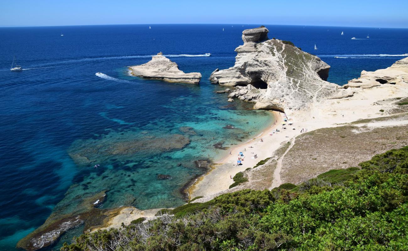 Photo de Trois Pointes Beach avec roches de surface