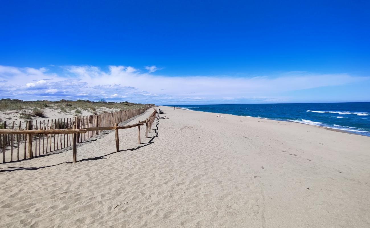 Photo de Sardinal Beach avec sable lumineux de surface