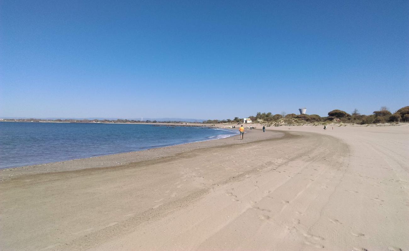 Photo de Grau d'Agde Beach avec sable lumineux de surface