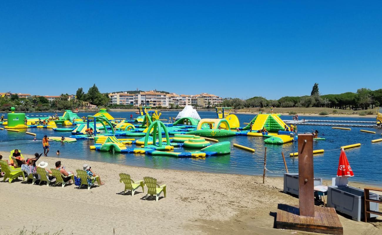 Photo de Aqualand Cap D'Agde Beach avec petits galets gris de surface