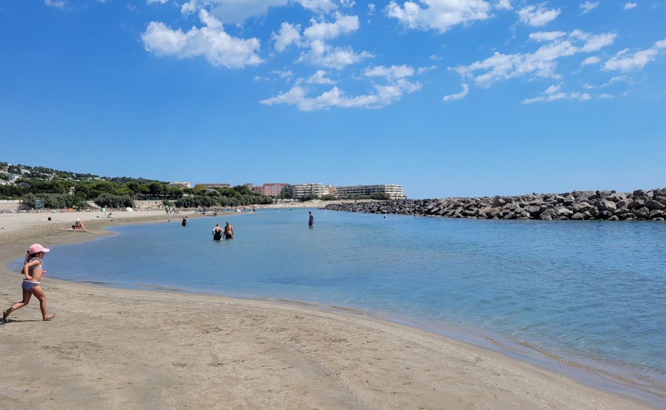 Photo de La Corniche Beach avec sable lumineux de surface