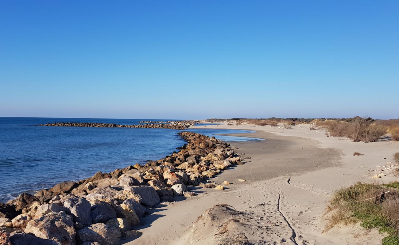 Photo de Grand Radeau Beach avec sable beige de surface