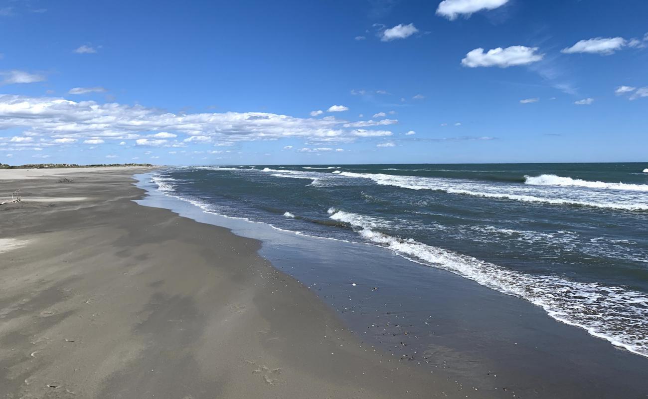 Photo de Est St Maries Beach avec sable gris de surface