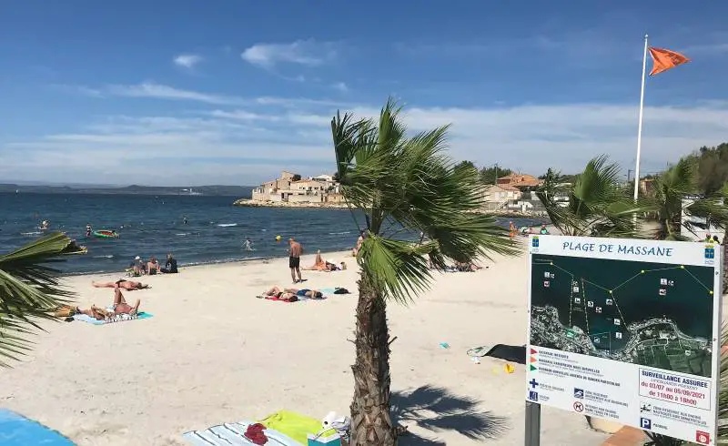Photo de Massane Beach avec sable beige de surface