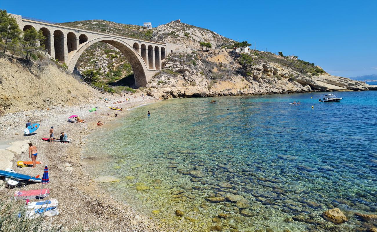 Photo de Eaux Salees Beach avec galets beige de surface