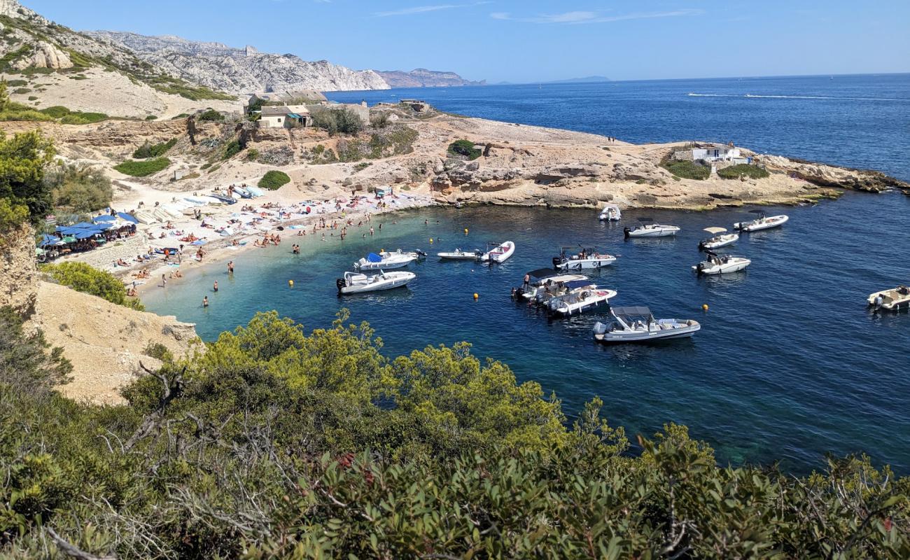 Photo de Marseilleveyre Beach avec sable gris & rochers de surface