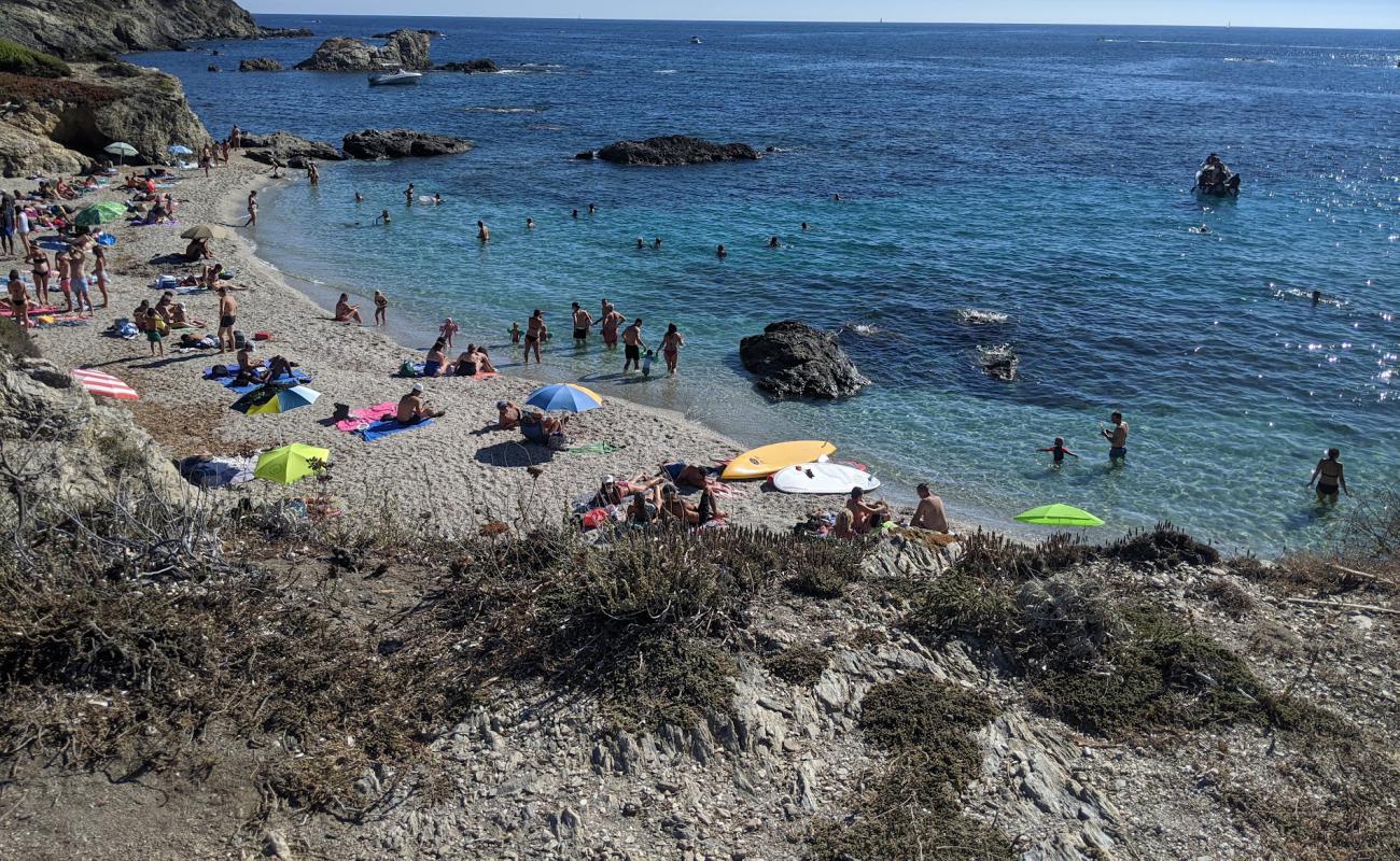 Photo de Allemands Beach avec petits galets gris de surface