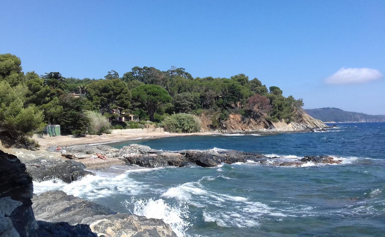 Photo de Vergeron Beach avec petits galets gris de surface