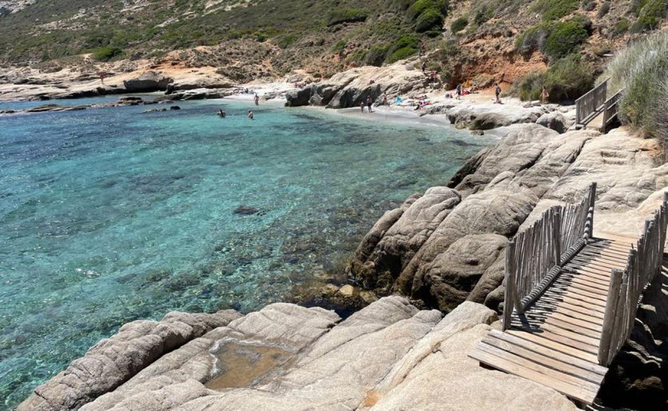 Photo de De l'amour Beach avec sable beige de surface
