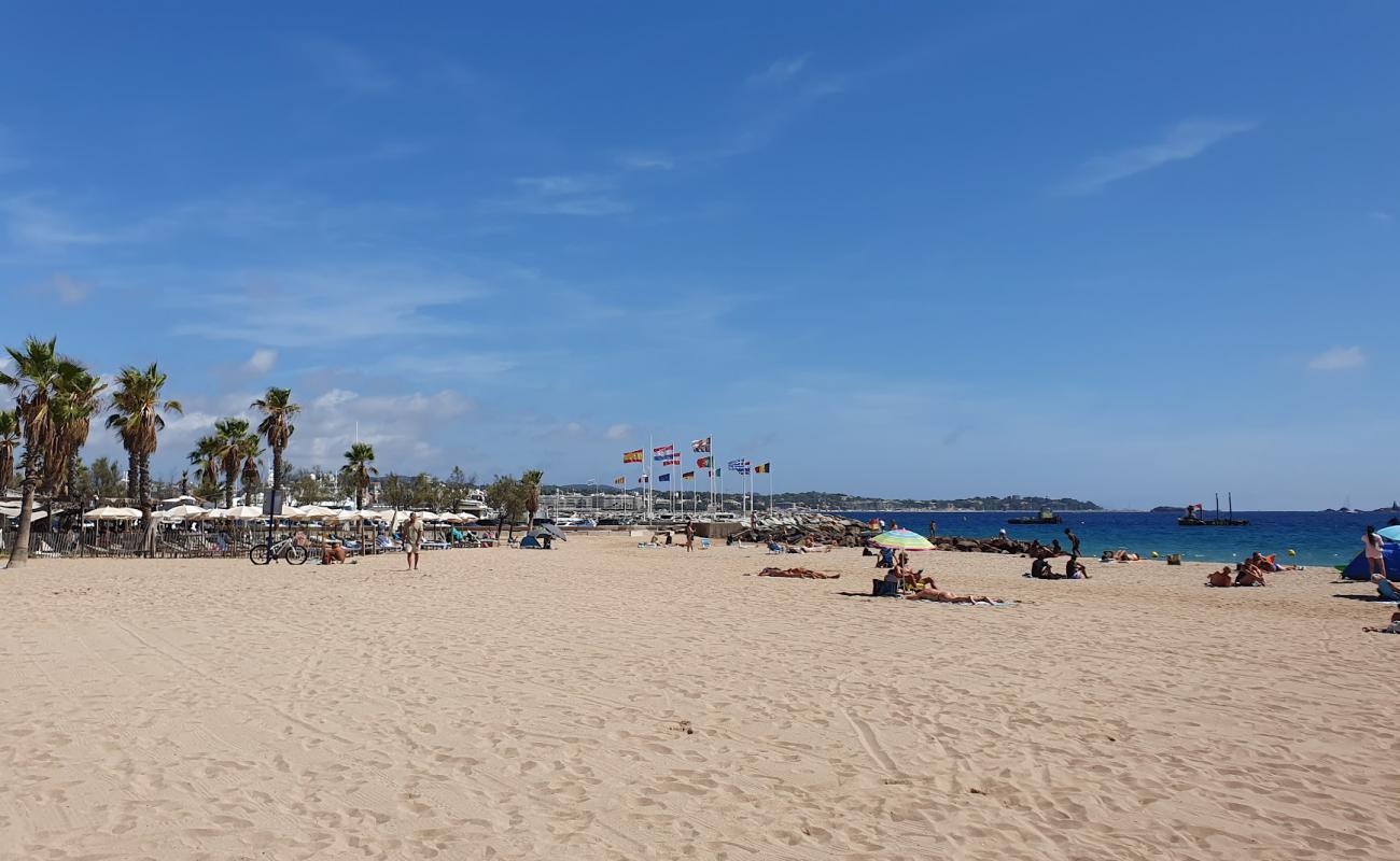 Photo de Caouanne Beach avec sable beige de surface