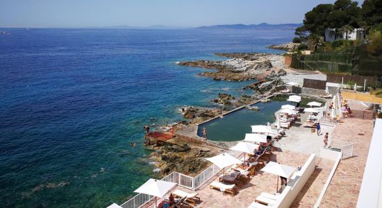 Les Roches Rouges Beach - Cote d'Azur