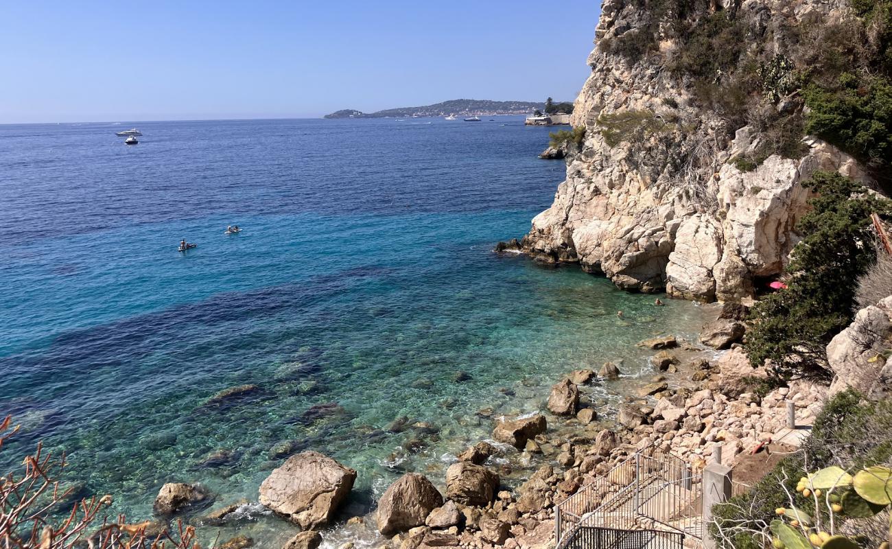 Photo de Pissarelles Beach avec roches de surface