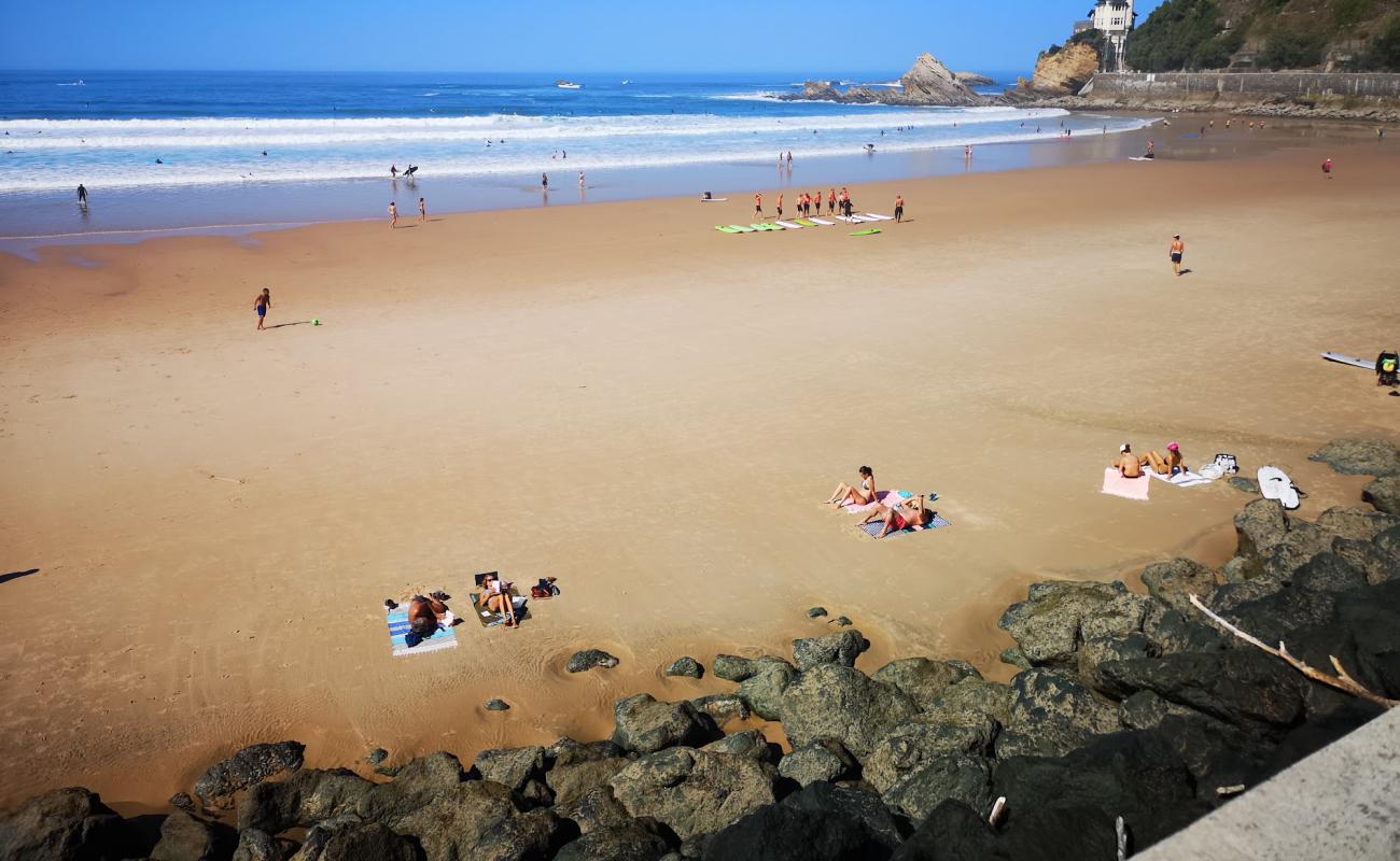 Photo de La Cote des Basques Beach avec sable lumineux de surface