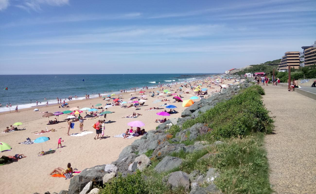 Photo de De La Chambre D'Amour Beach avec sable lumineux de surface