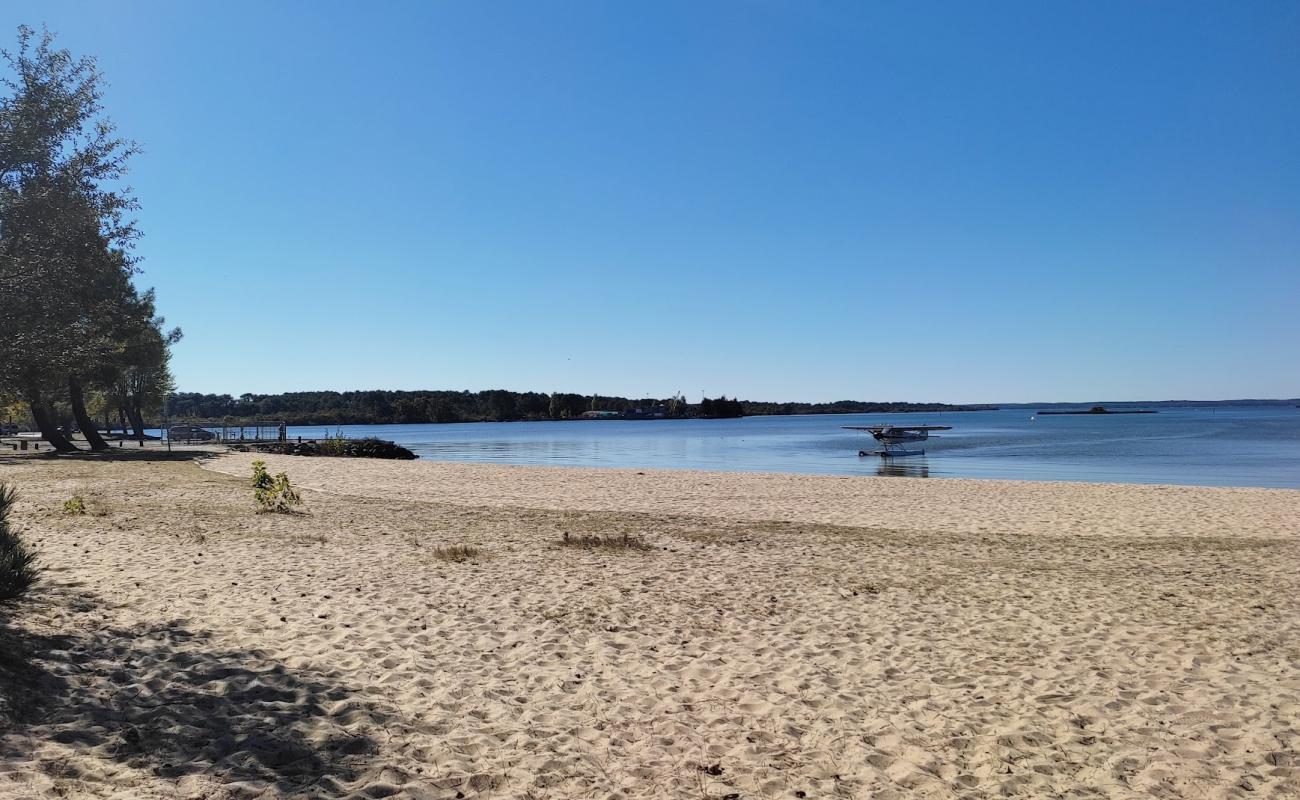 Photo de Du Lac - Parentis Beach avec sable beige de surface