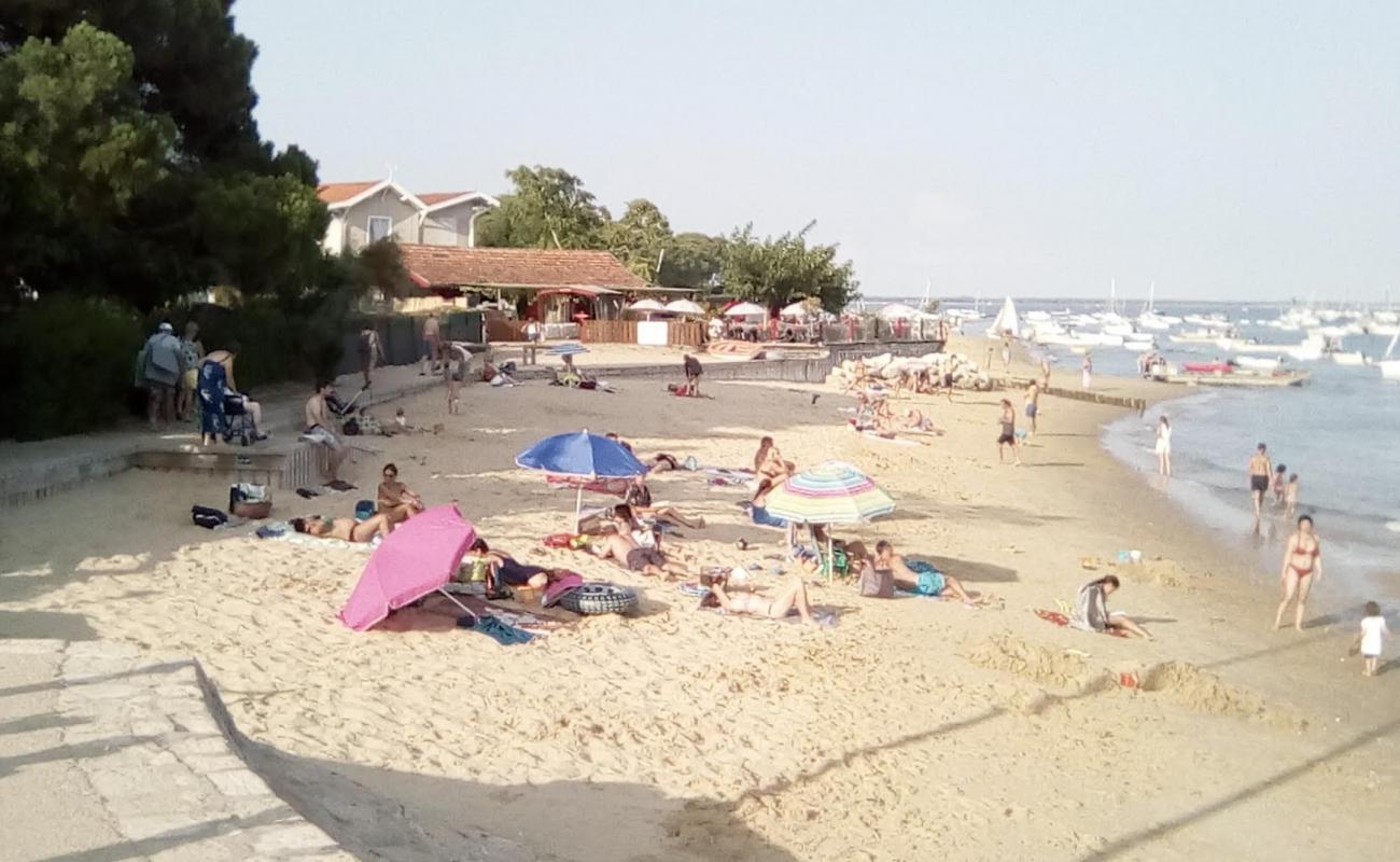 Photo de La Jetee Beach avec sable lumineux de surface