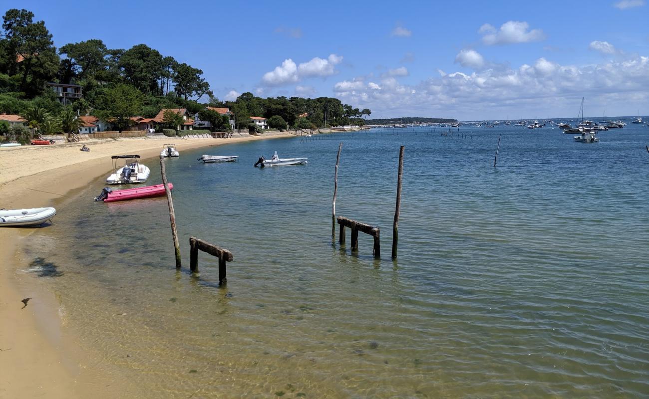 Photo de I'Herbe Beach avec sable lumineux de surface