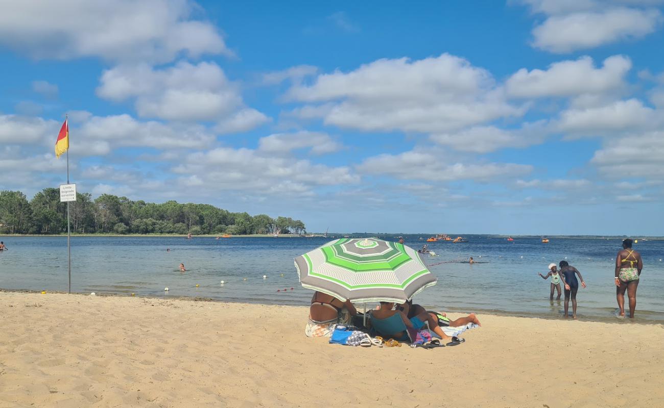 Photo de Bombannes Aventures by UCPA Beach avec sable beige de surface