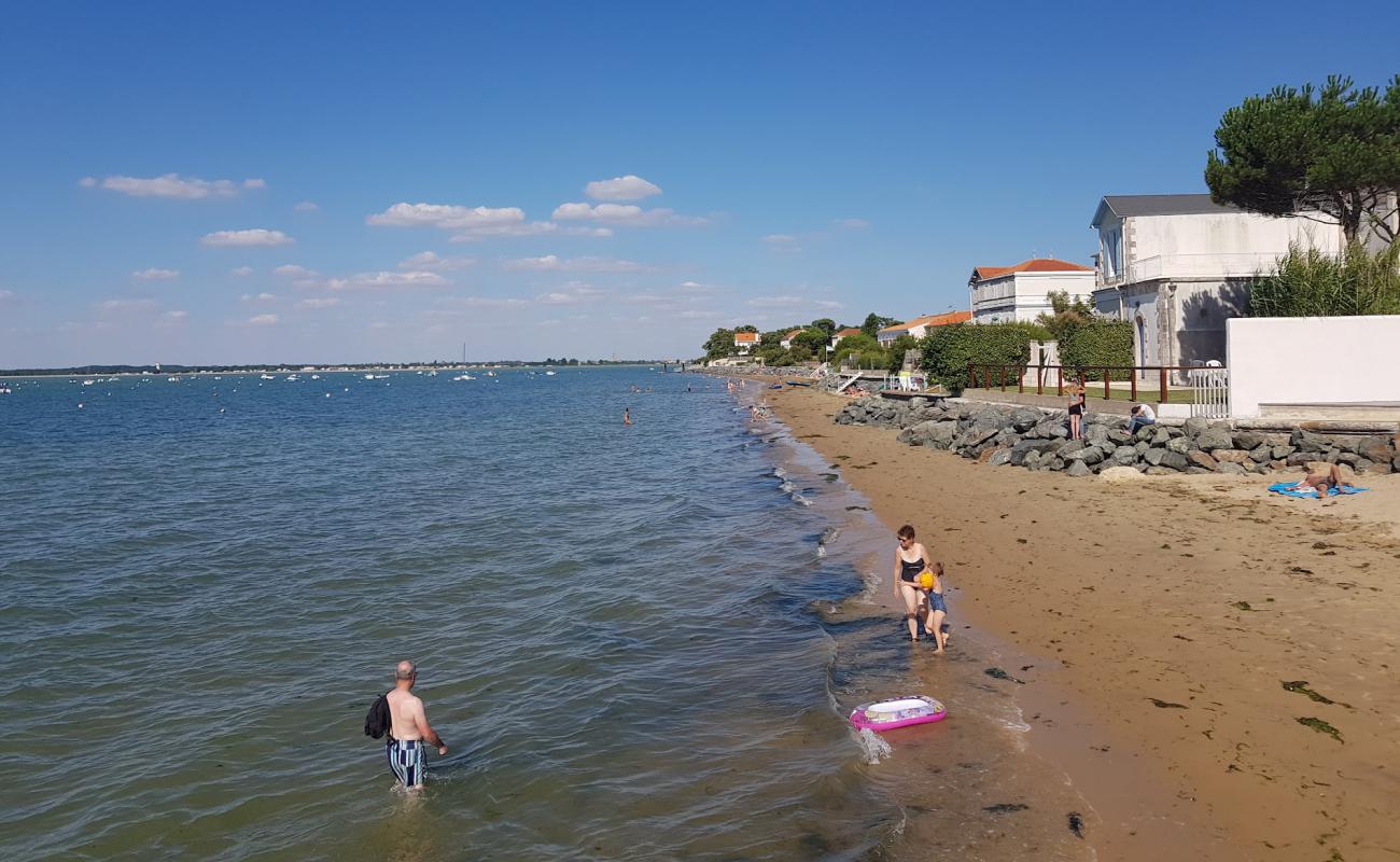 Photo de La Cepe Beach avec sable beige de surface