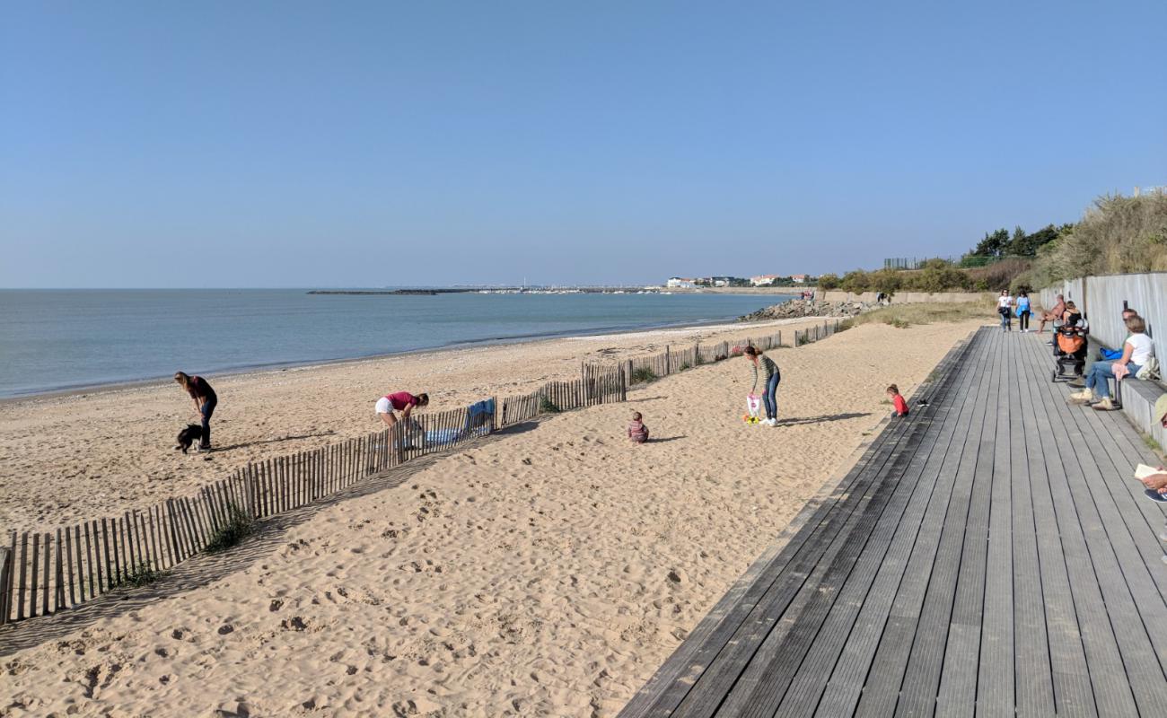 Photo de Chatelaillon Beach avec sable beige de surface