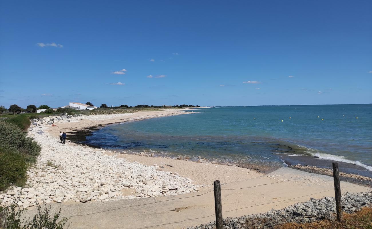 Photo de Port Notre Dame Beach avec sable brillant et rochers de surface