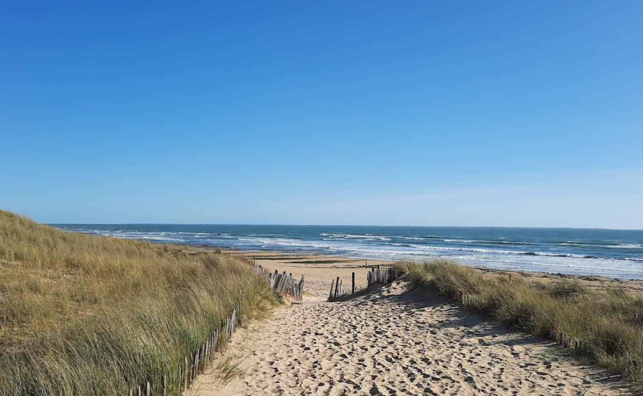 Photo de Grenettes Beach avec sable beige & pierres de surface