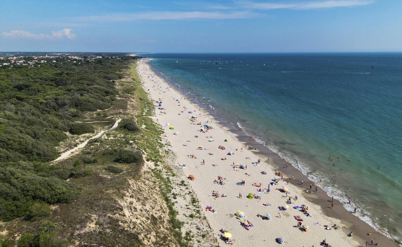 Photo de Prises Beach avec sable beige de surface
