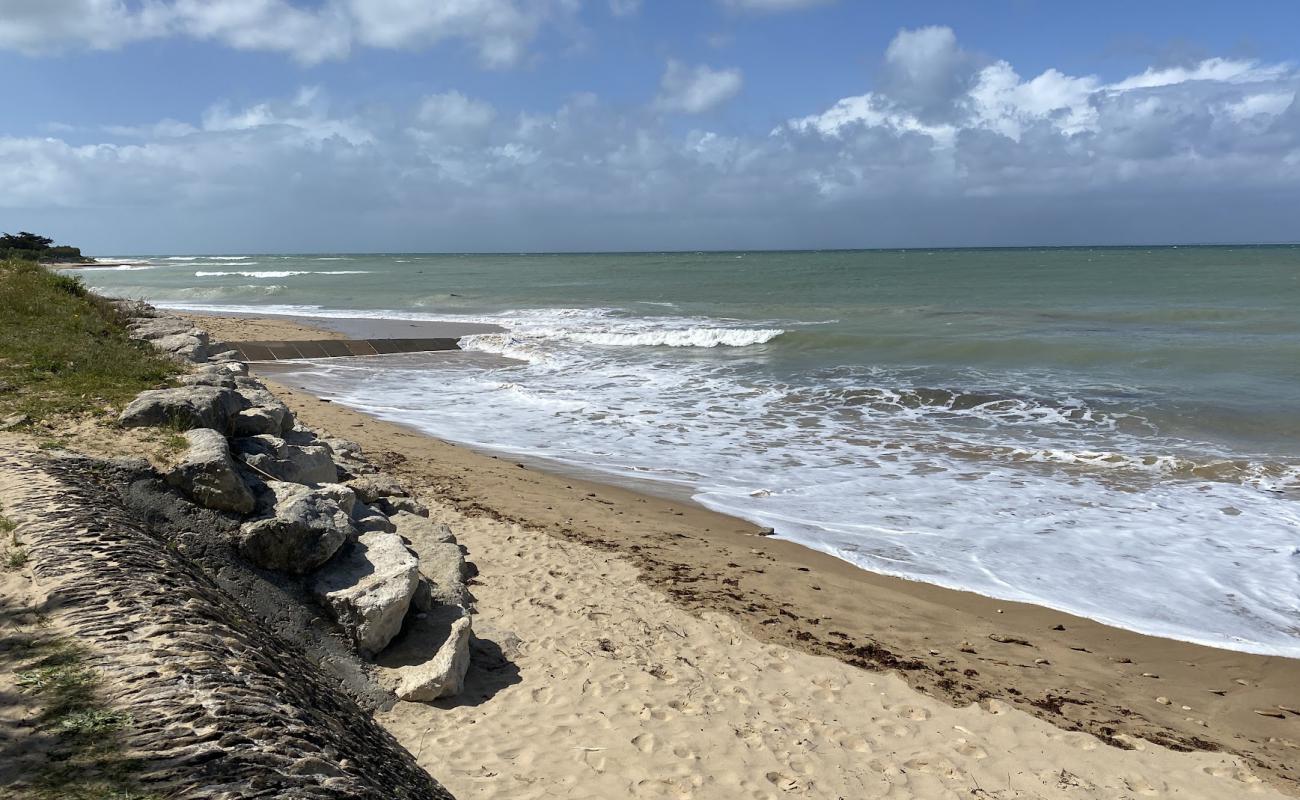 Photo de Marchais Beach avec sable beige de surface