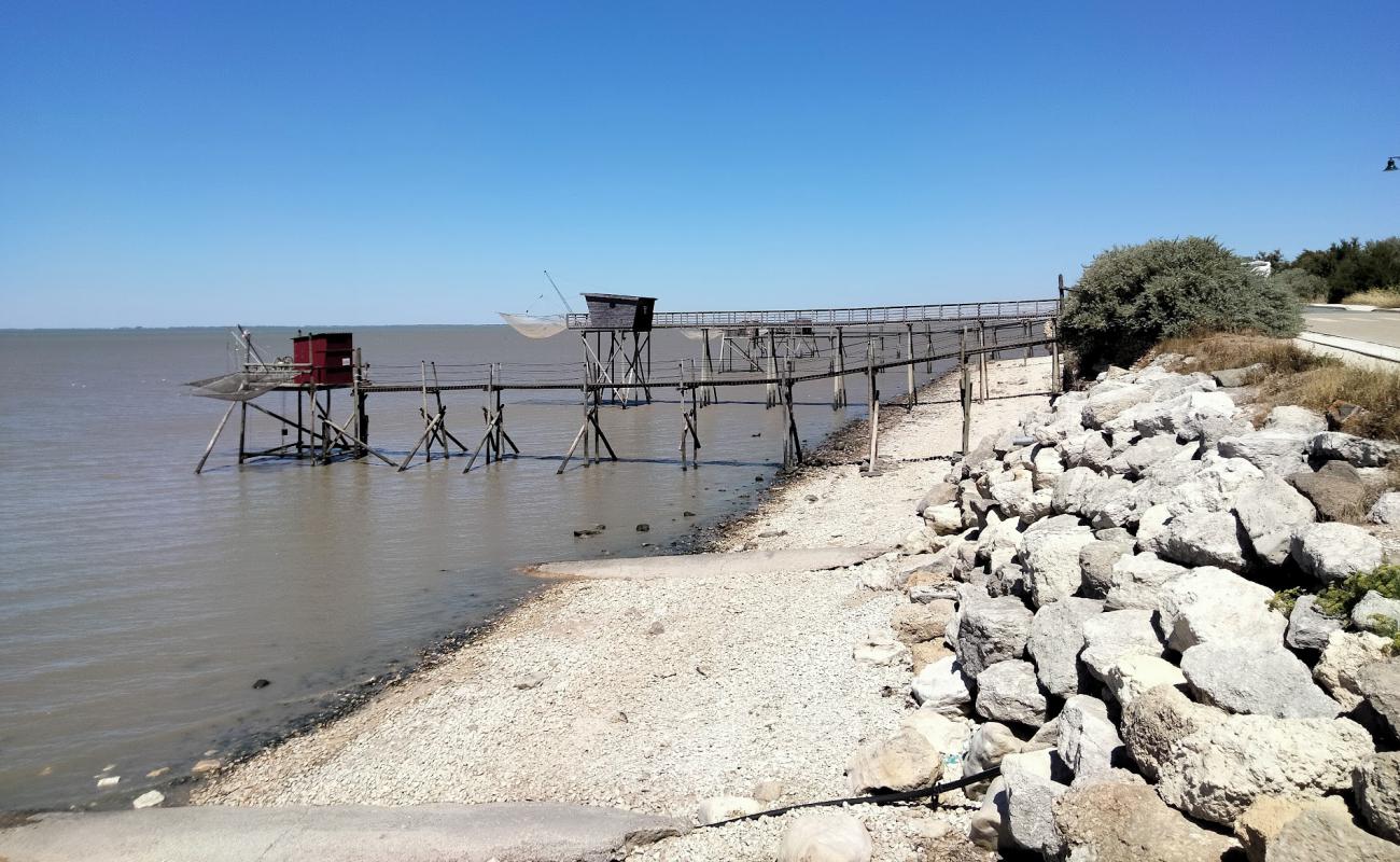 Photo de Galets Beach avec sable gris & rochers de surface