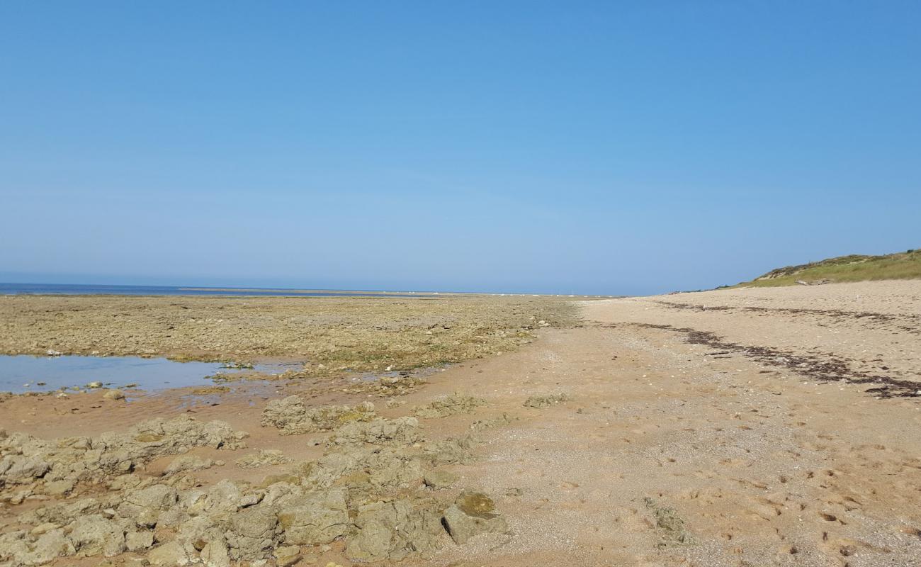 Photo de Menouniere Beach avec sable beige de surface
