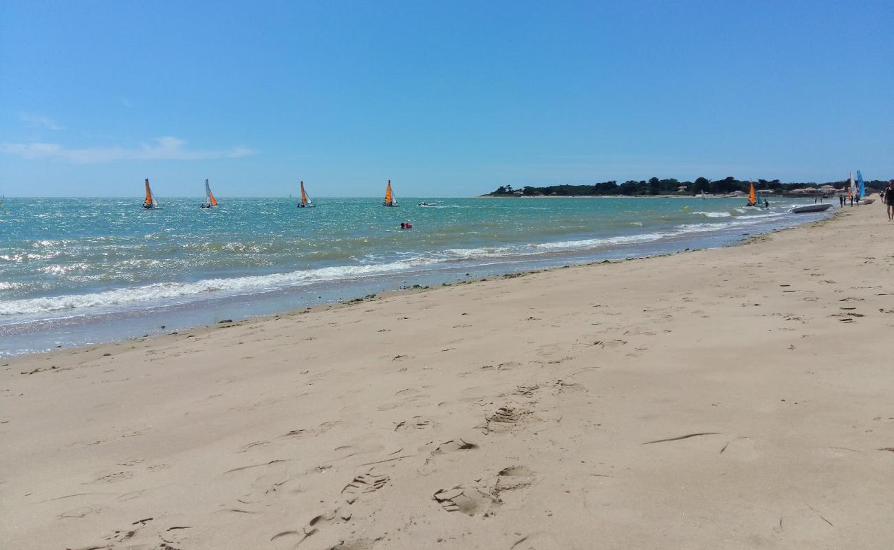 Photo de Le Bouil Beach avec sable beige de surface
