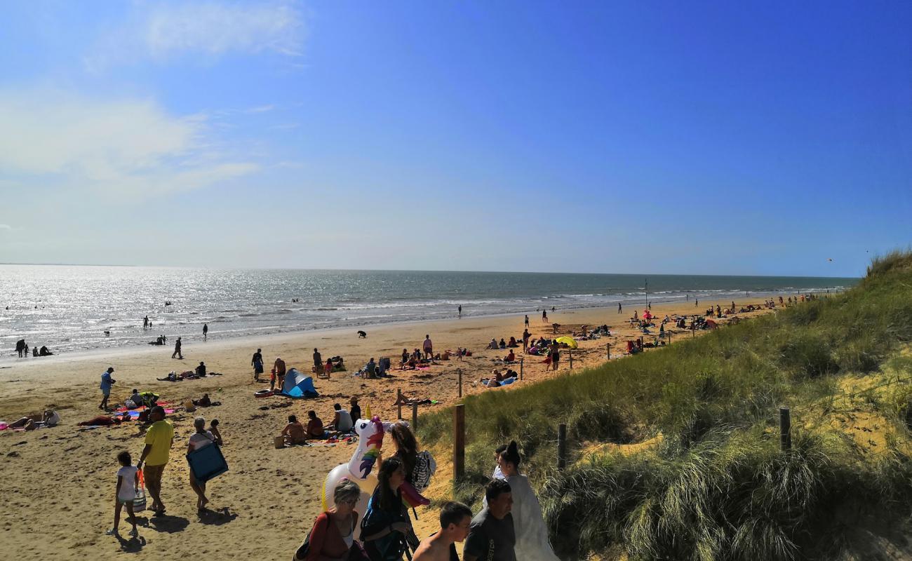 Photo de Tonnelles Beach avec sable lumineux de surface