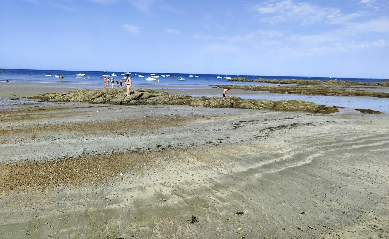 Photo de Ker Chalon Beach avec sable lumineux de surface